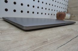 Apple Retina Macbook Pro 15 - 2018 - Használt, megkímélt