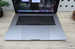 Apple Retina Macbook Pro 15 - 2018 - Használt, megkímélt