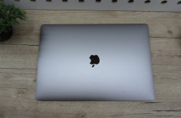 Apple Retina Macbook Pro 15 - 2018 - Használt, megkímélt