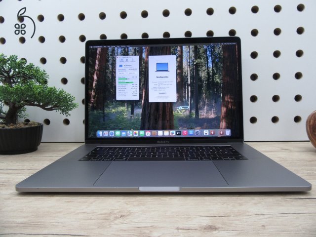 Apple Retina Macbook Pro 15 - 2018 - Használt, megkímélt