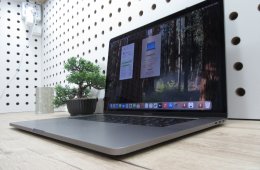 Apple Retina Macbook Pro 15 - 2018 - Használt, megkímélt