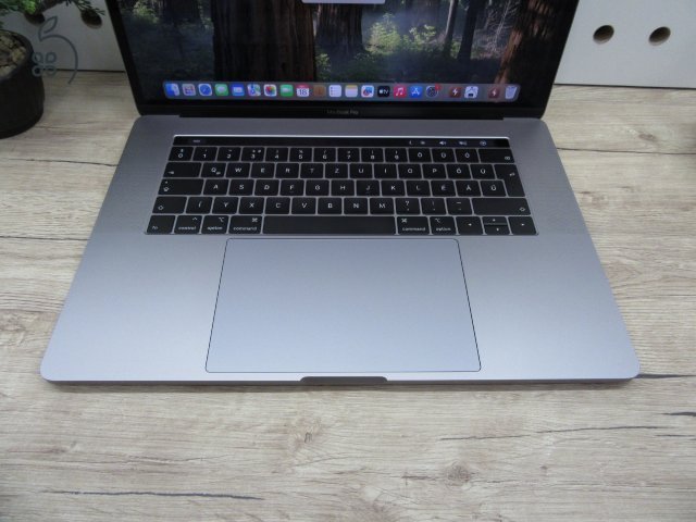 Apple Retina Macbook Pro 15 - 2018 - Használt, megkímélt