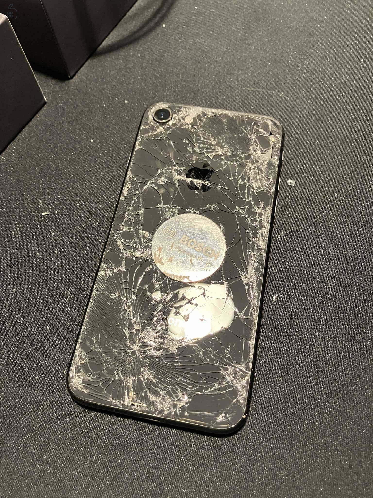 Eladó egy törött hátlapú/előlapú, 100% akksis asztroszürke iPhone 8 64gb 