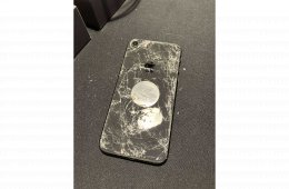 Eladó egy törött hátlapú/előlapú, 100% akksis asztroszürke iPhone 8 64gb 