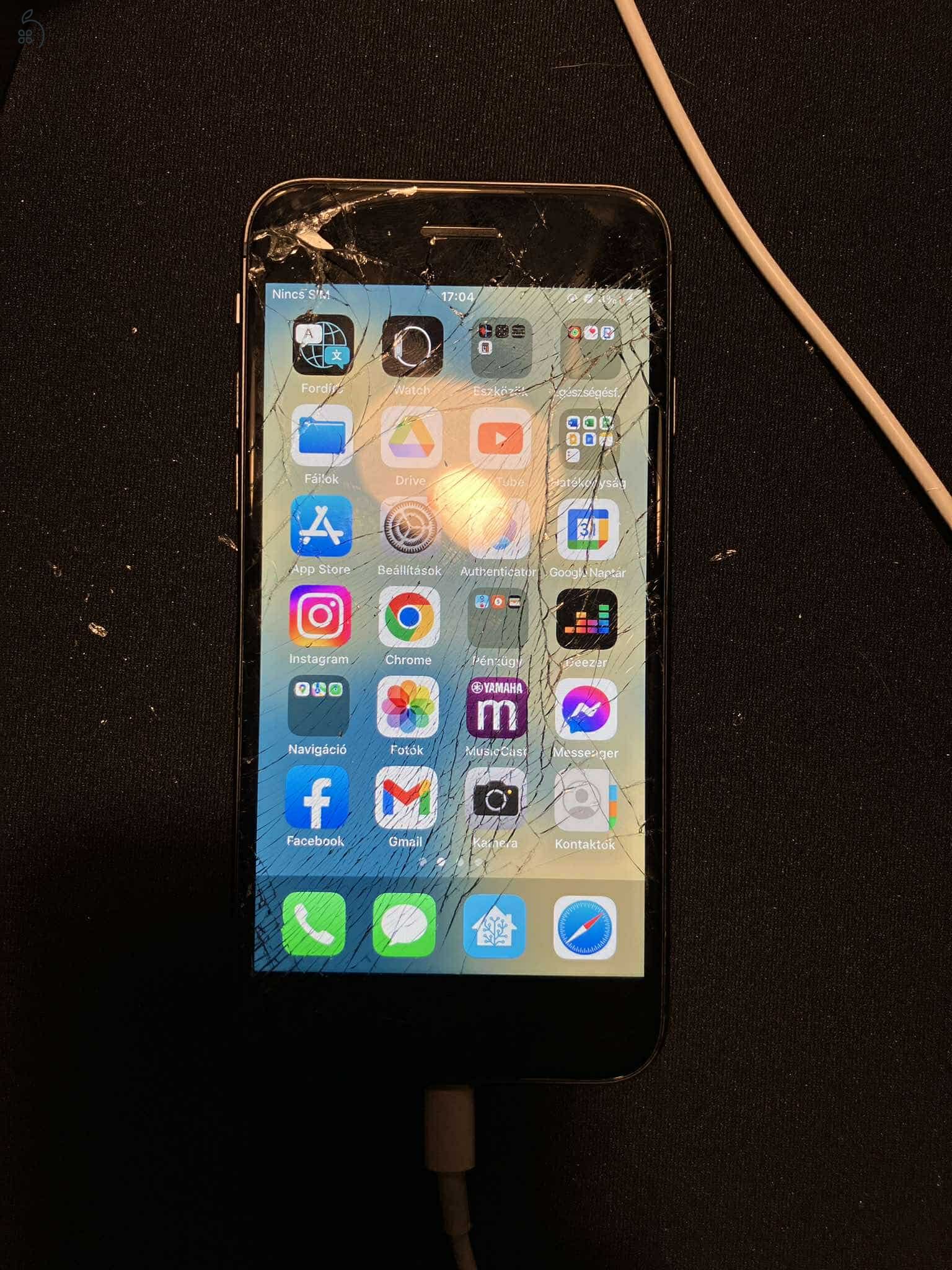 Eladó egy törött hátlapú/előlapú, 100% akksis asztroszürke iPhone 8 64gb 