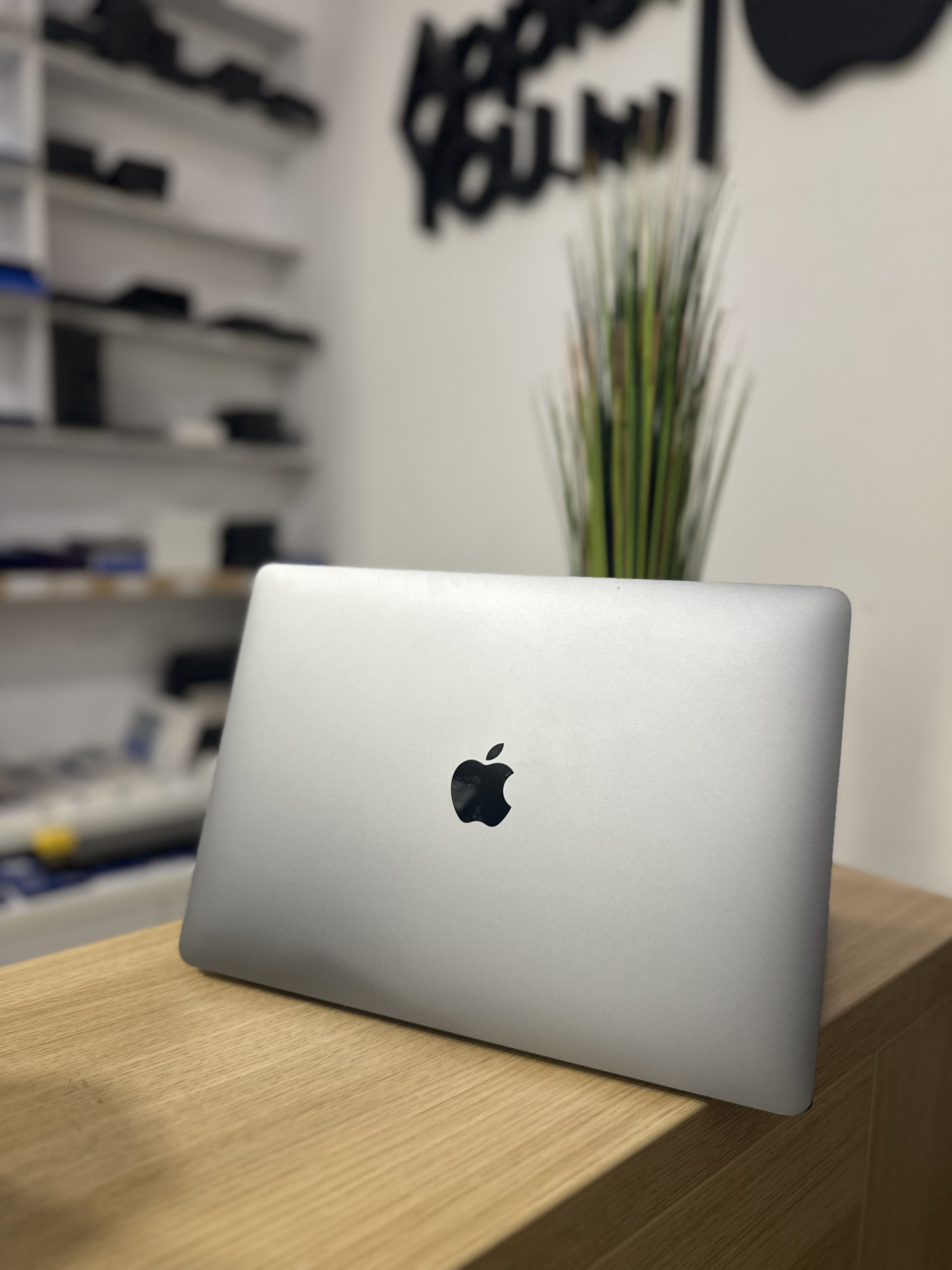 Apple MacBook Pro 13″ 2020 M1 chip Touch bar Asztro szürke Használt