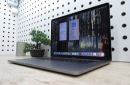 Apple Retina Macbook Pro 15 - 2018 - Használt, megkímélt állapot