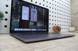 Apple Retina Macbook Pro 15 - 2018 - Használt, megkímélt állapot