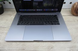 Apple Retina Macbook Pro 15 - 2018 - Használt, megkímélt állapot