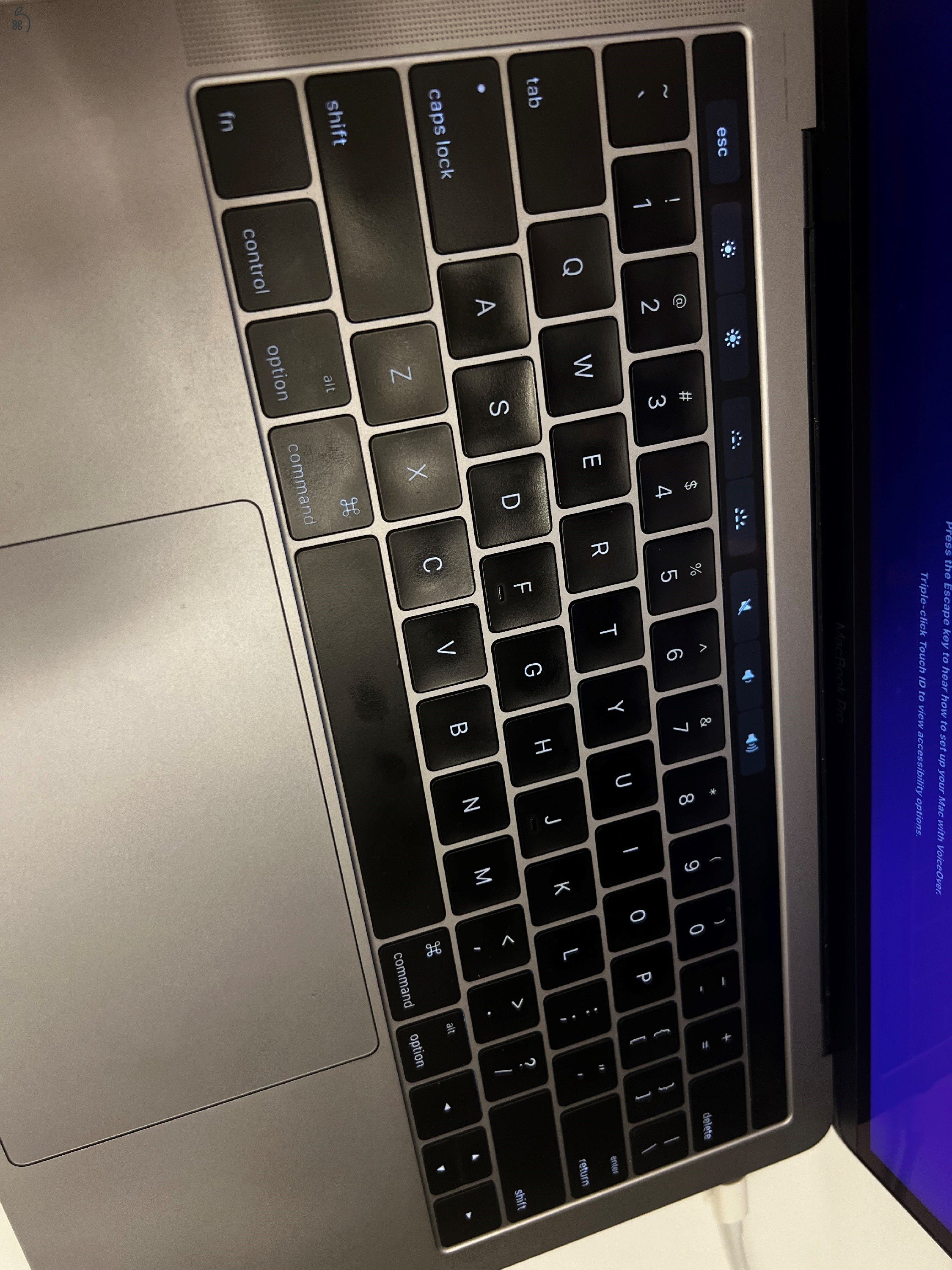 MacBook Pro 2016 i7 13 inches 16gb ram 256gb SSD with Touchbar