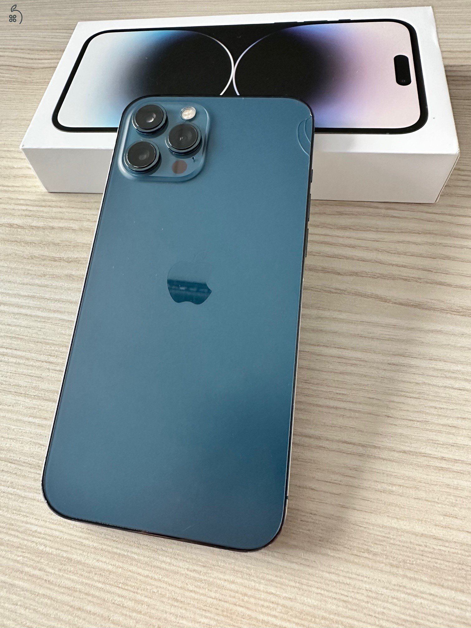 GYÖNYÖRŰ iPhone 12 Pro Max 256GB Pacific Blue - Kártyafüggetlen, 87% Akkumulátor