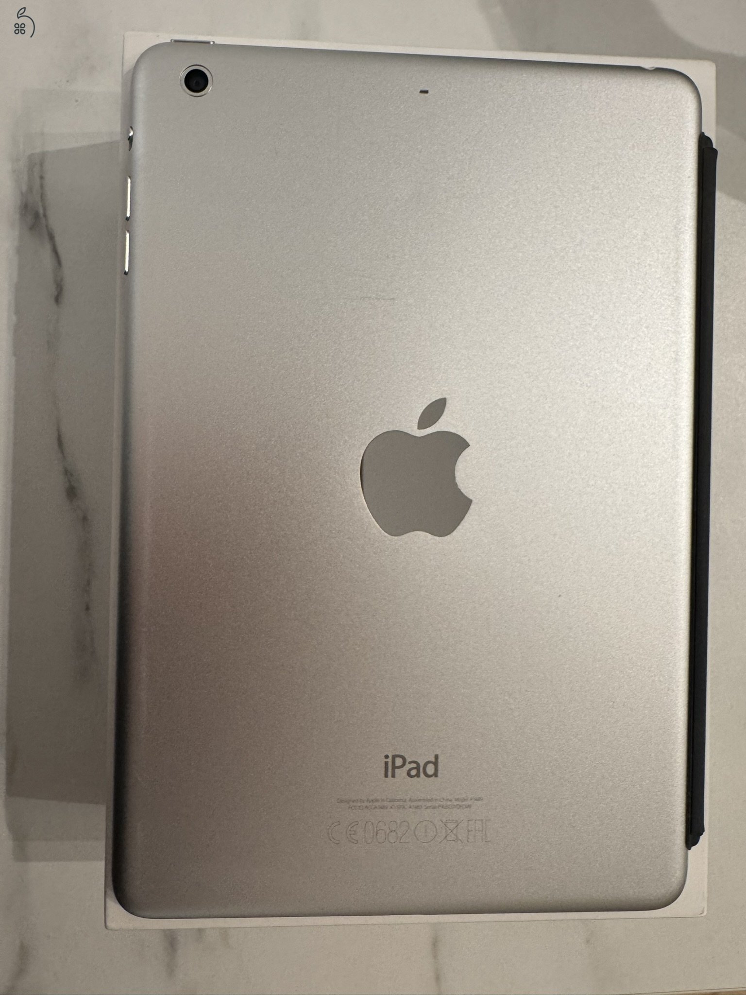 iPad mini 2 32GB silver wifi gyári szettel - hibátlan