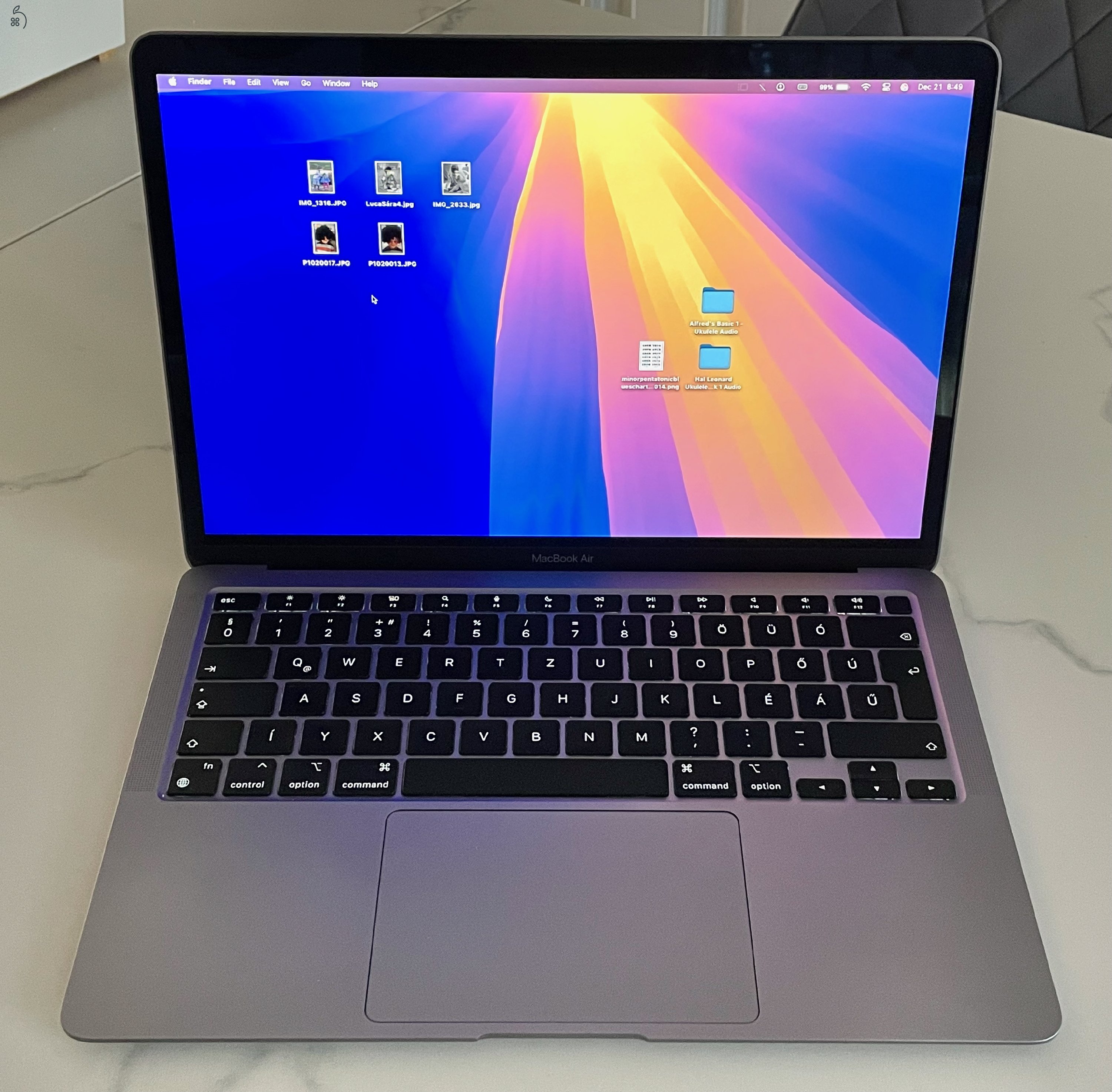 MacBook Air (M1, 2020), 13