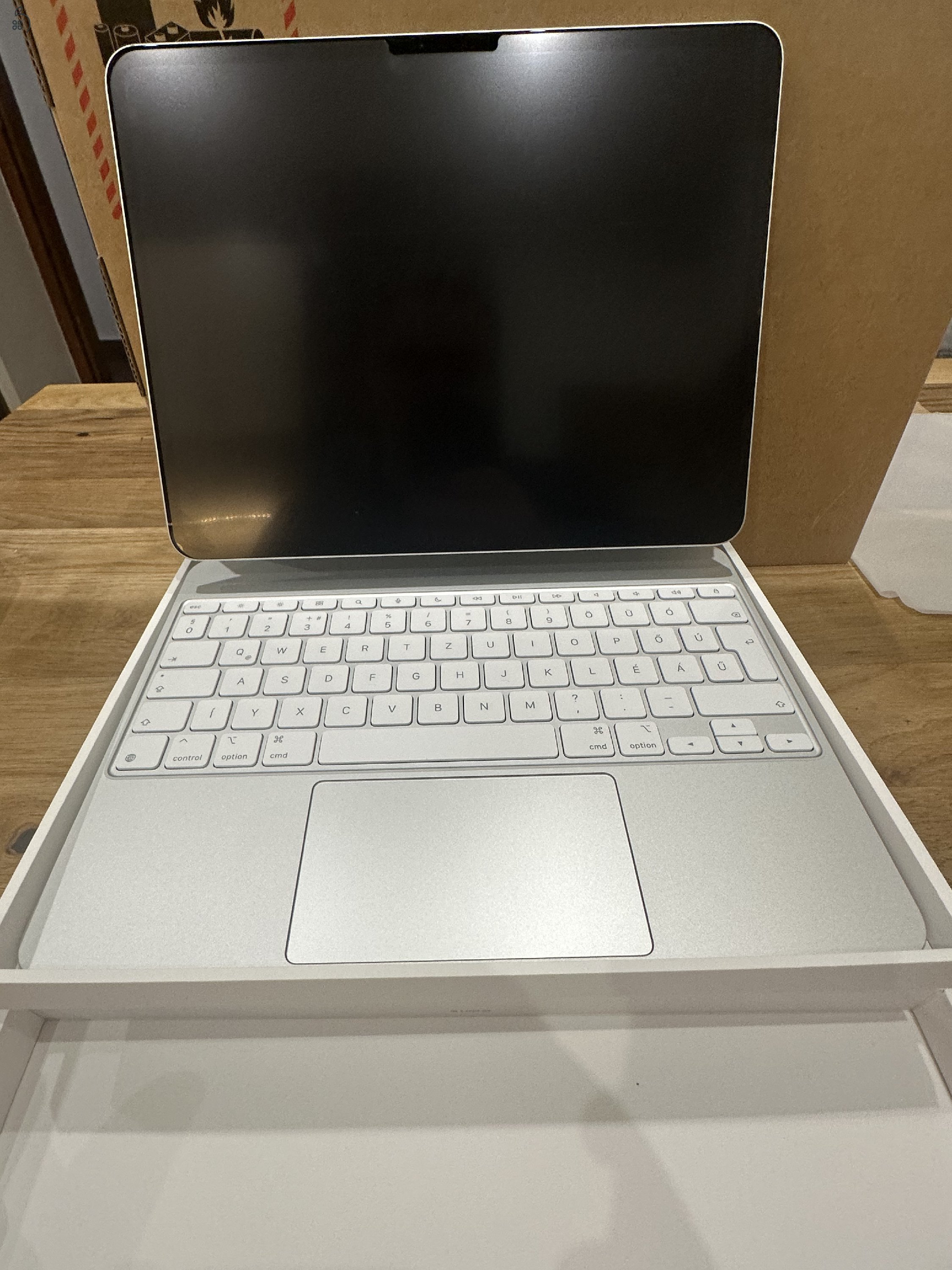 Apple magic keyboard - magyar- (fehér) ipad pro 13- inch (M4)készülékhez Eladó