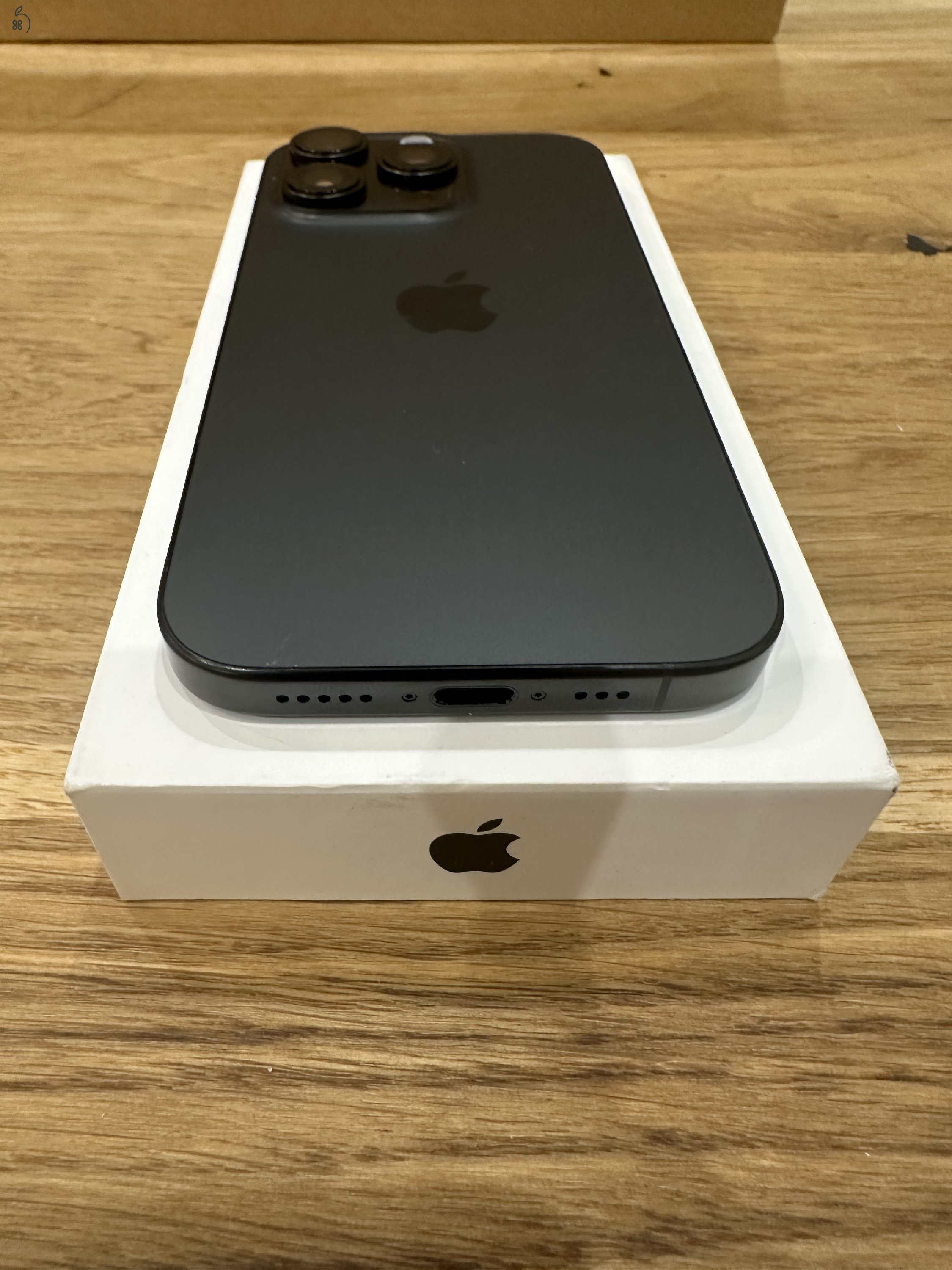 Új állapotú, nem használt, Apple iPhone 16 Pro 256GB  fekete titán készülékem (MYNH3HX/A) eladó 