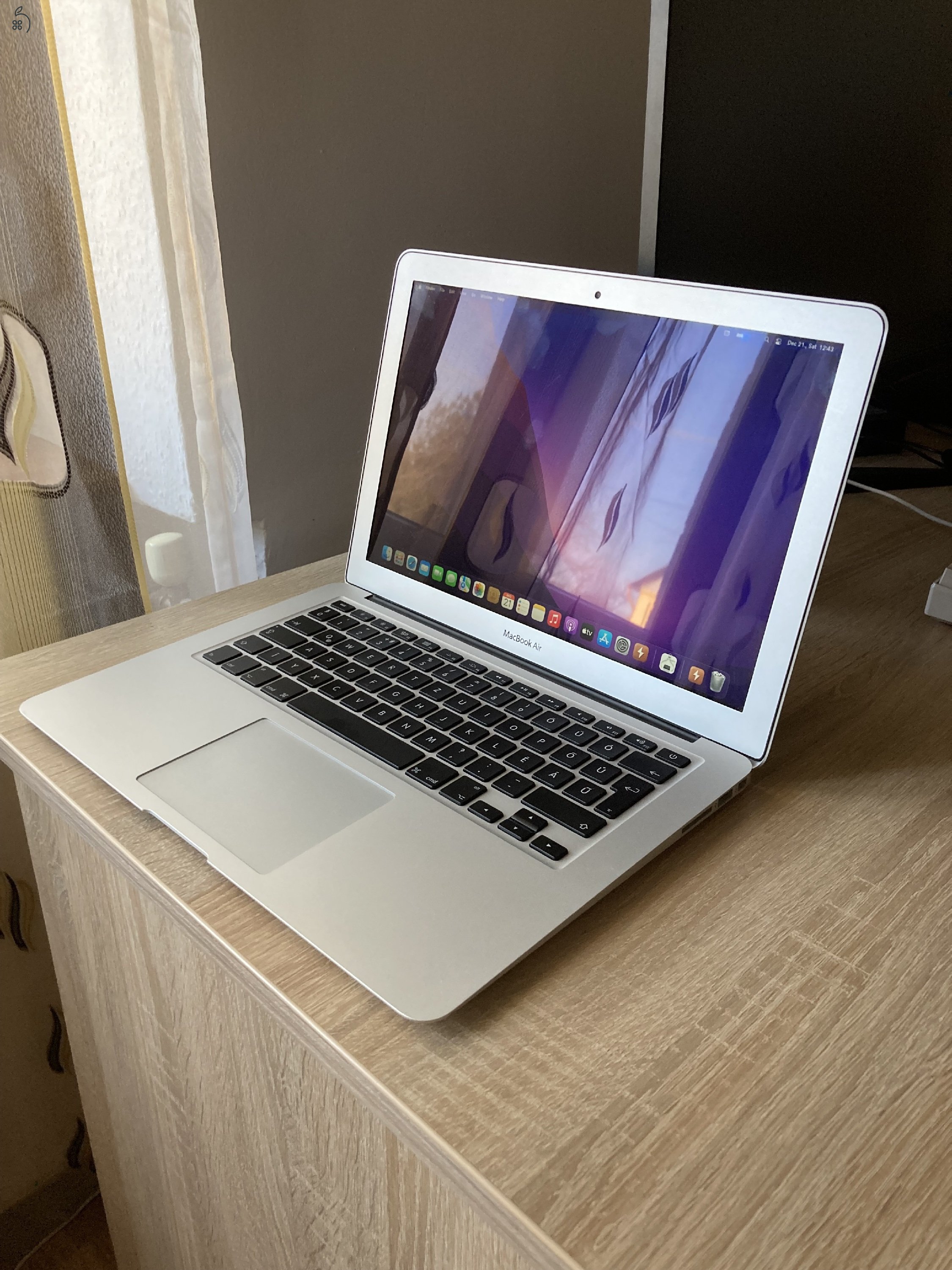 Apple MacBook Air (13-inch, 2017)