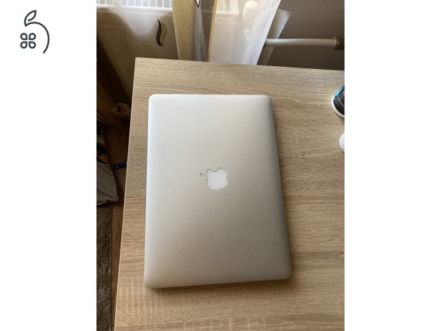 Apple MacBook Air (13-inch, 2017)