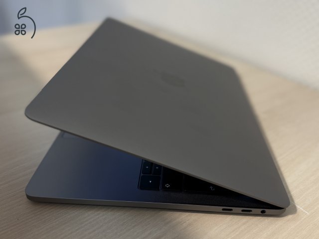 MacBook Pro 13” Space Gray 2019 touchbar