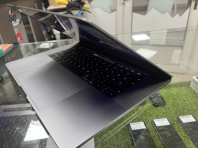 MacBook Pro 15.4