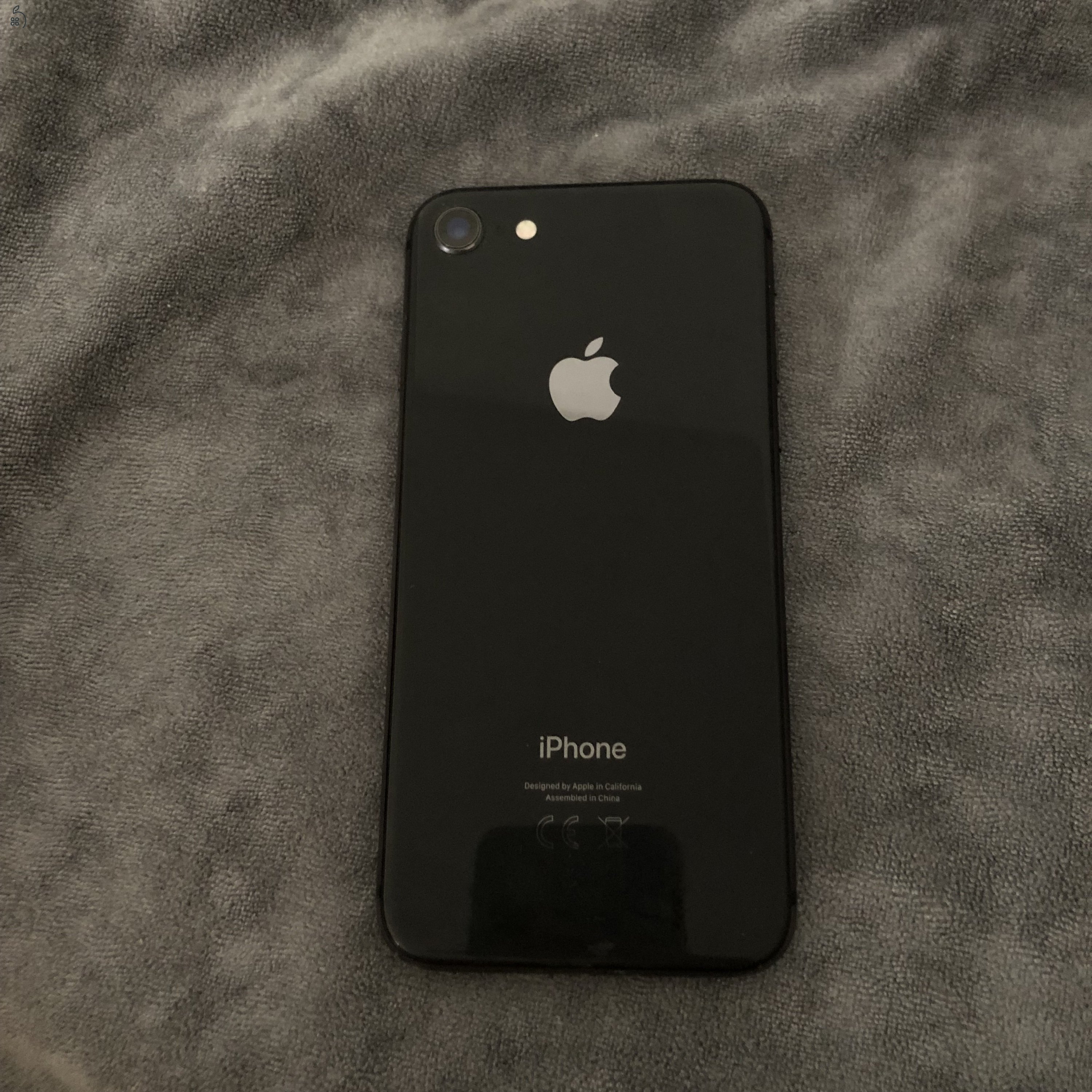 iPhone 8 64gb fekete 76% akkumlátor (hibás kamera)