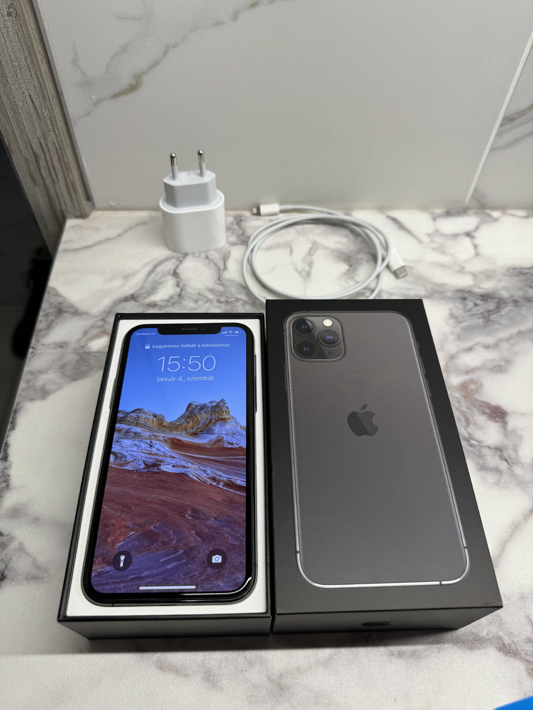 Apple iPhone 11 Pro - 256 GB - iOS 15.5 - HIBÁTLAN