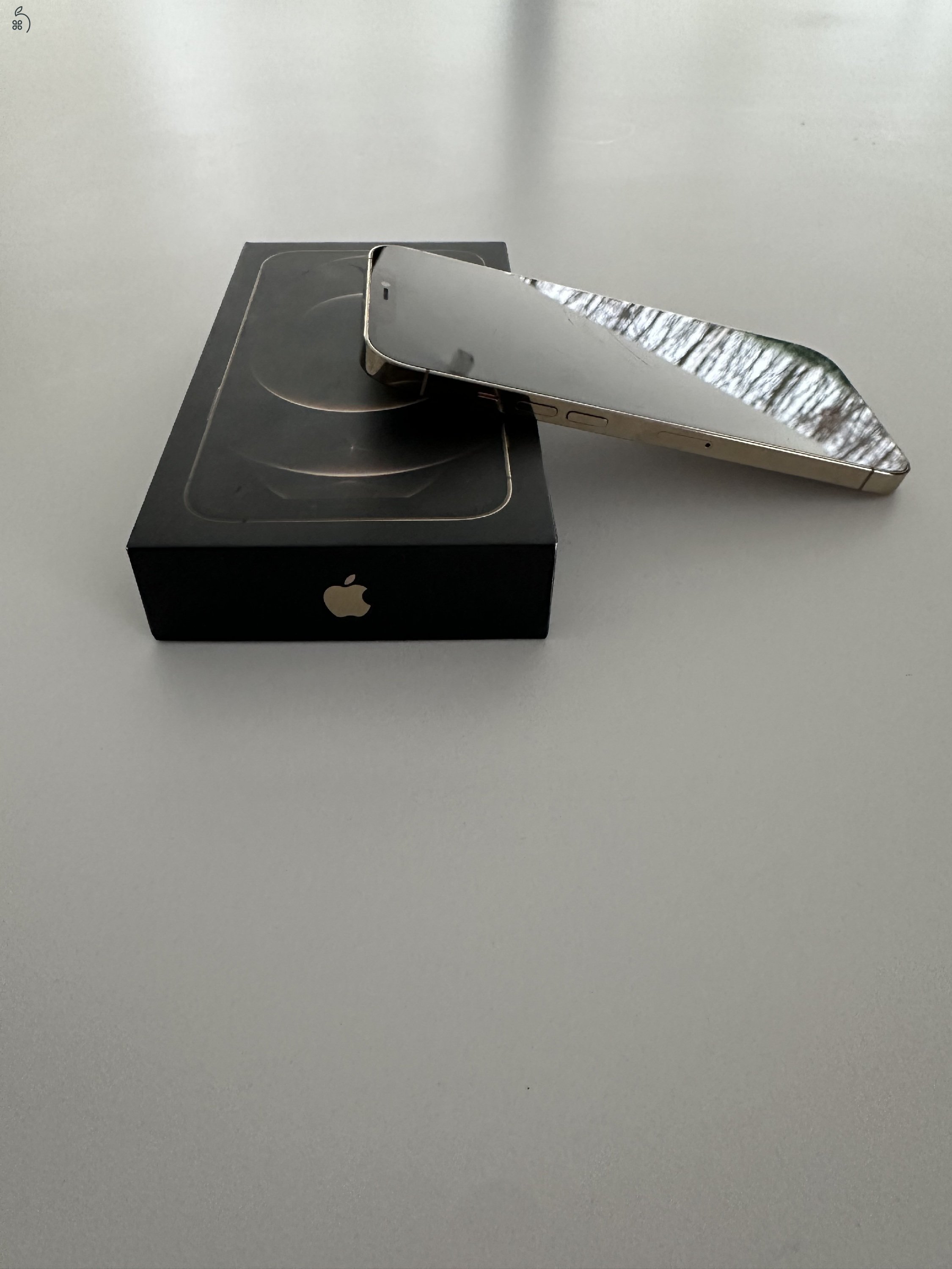 iPhone 12 Pro Max és USB-C-Lightning-kábel 256GB