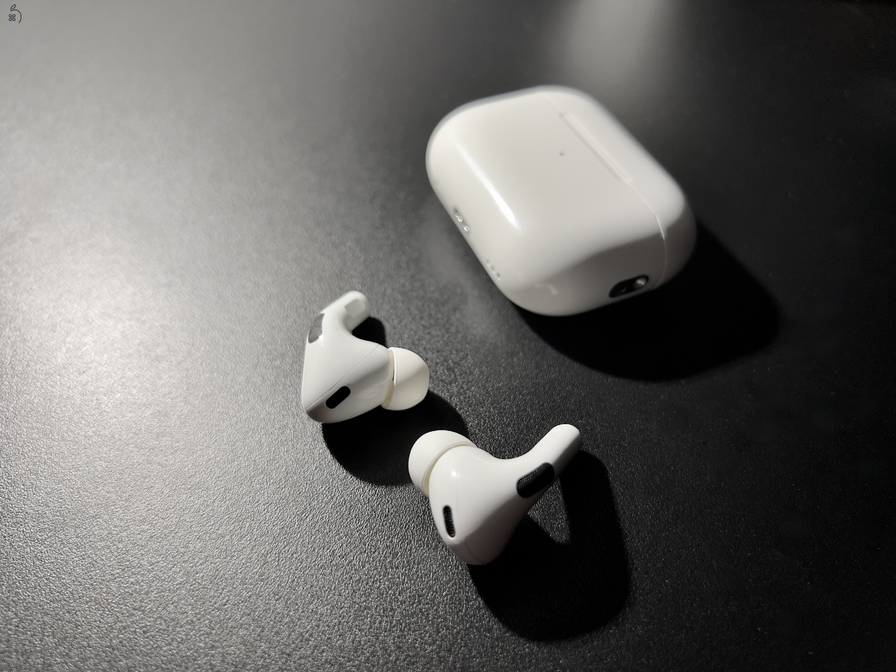 AirPods Pro 2 ( MagSafe + Lightning )