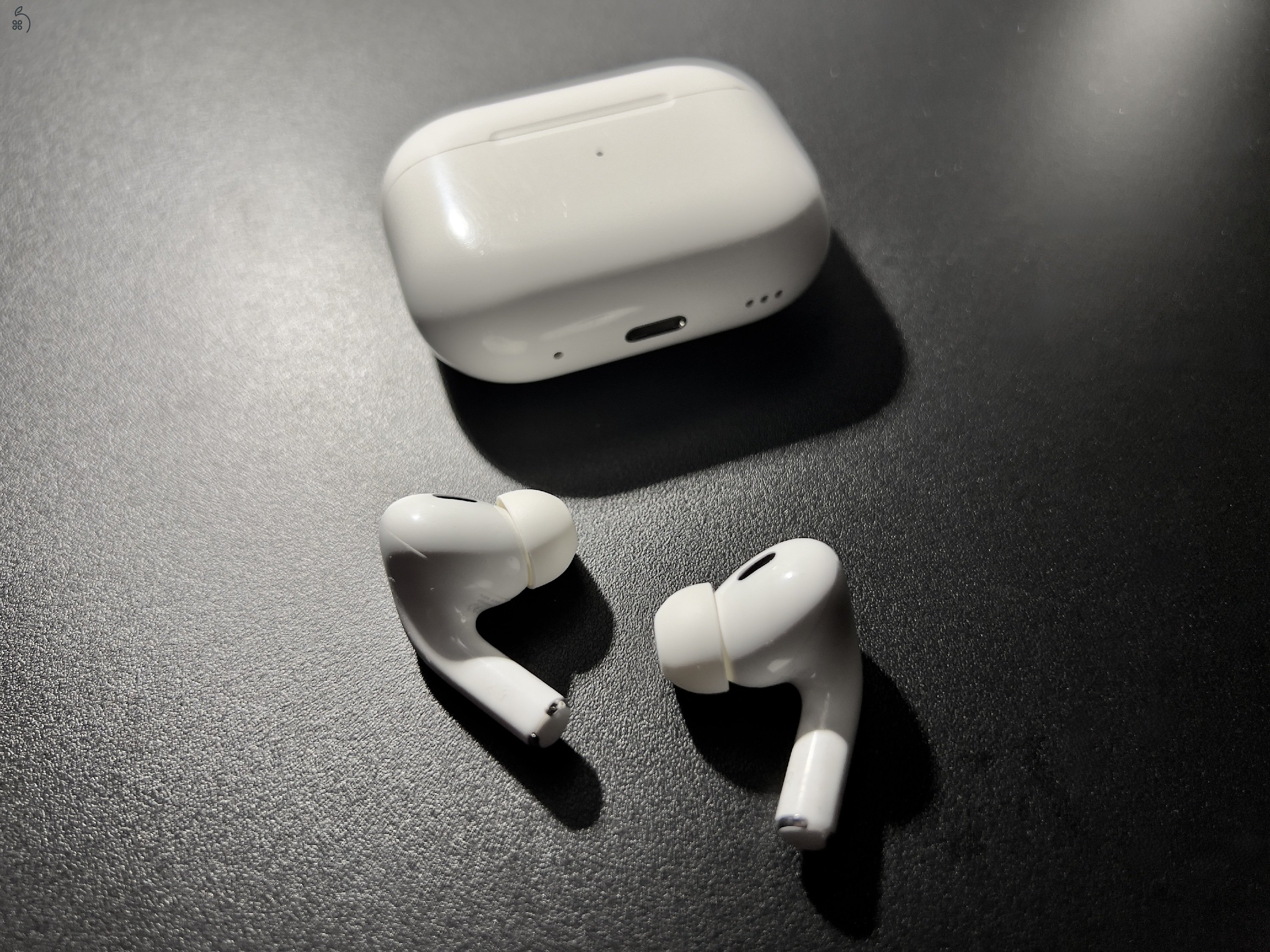 AirPods Pro 2 ( MagSafe + Lightning )