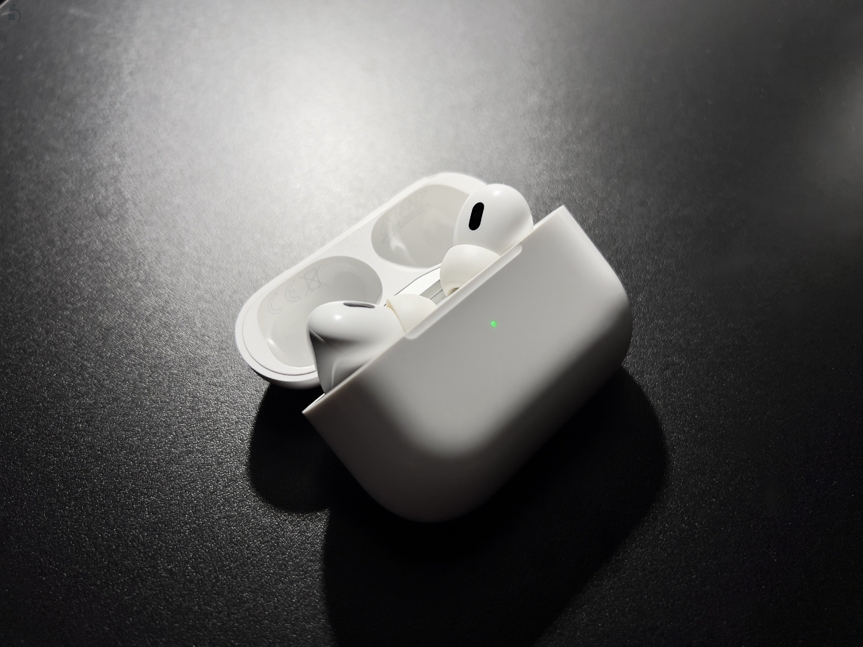 AirPods Pro 2 ( MagSafe + Lightning )