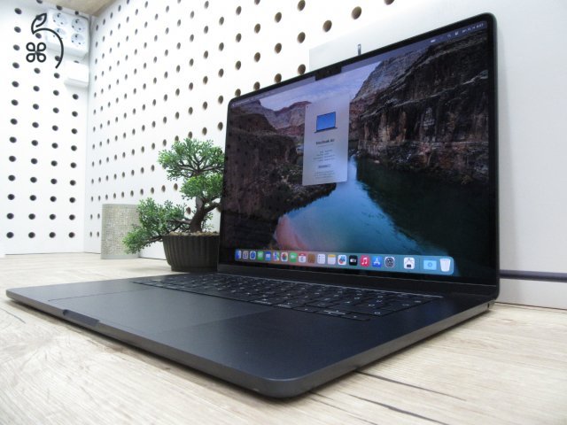 Apple Macbook Air M2 15,3 - 2022 - Használt, megkímélt állapot