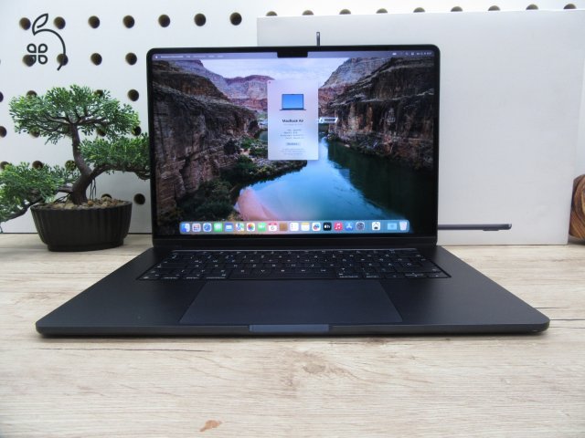 Apple Macbook Air M2 15,3 - 2022 - Használt, megkímélt állapot