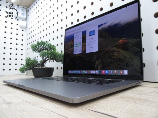 Apple Retina Macbook Pro 16 - 2019 - Használt, karcmentes