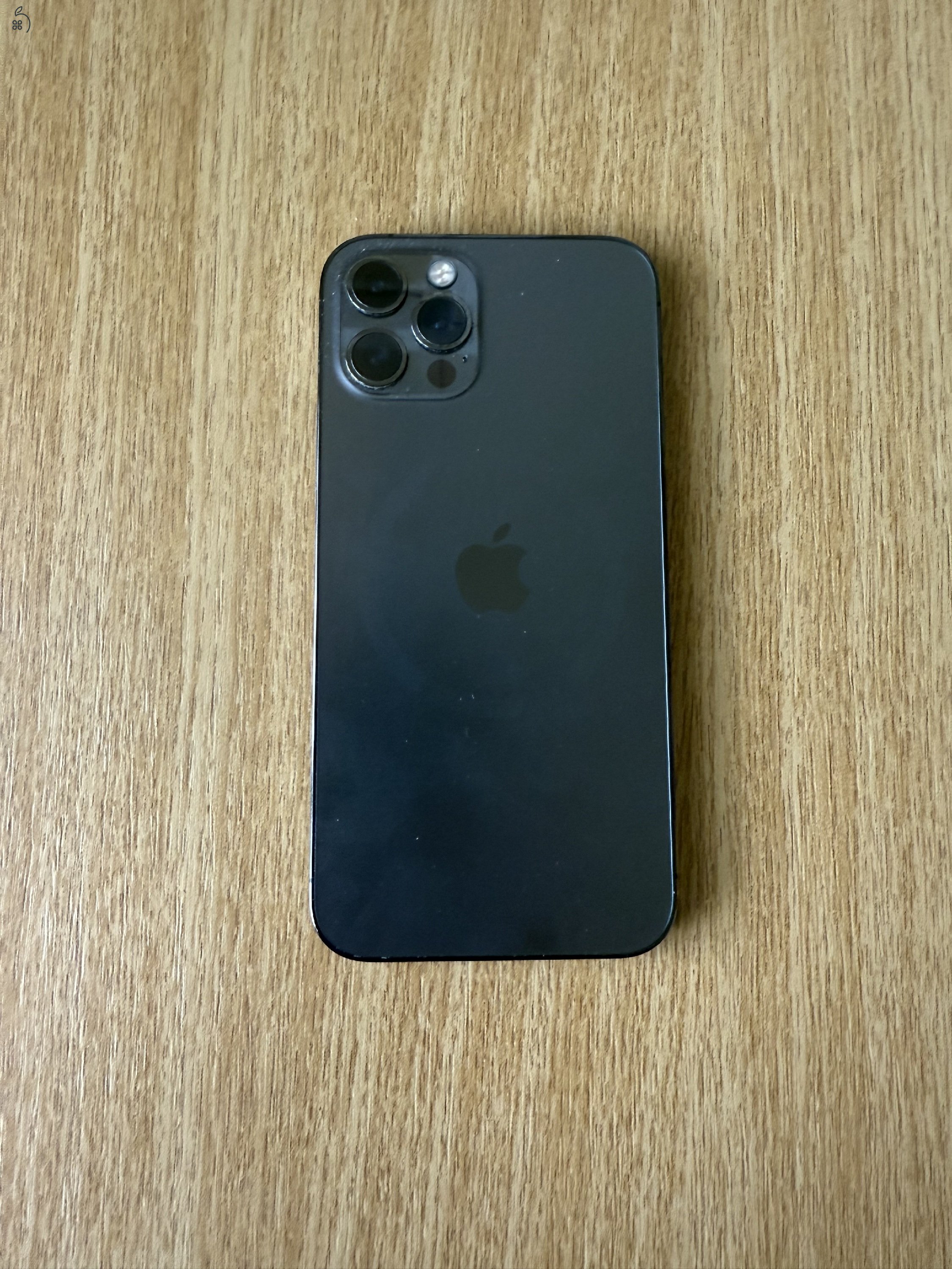 Iphone 12 (3 éve vásárolt)