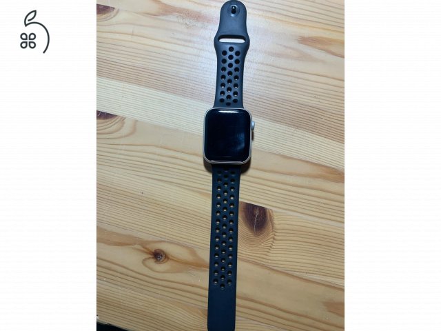 Apple Watch 4 NIke   44 MM