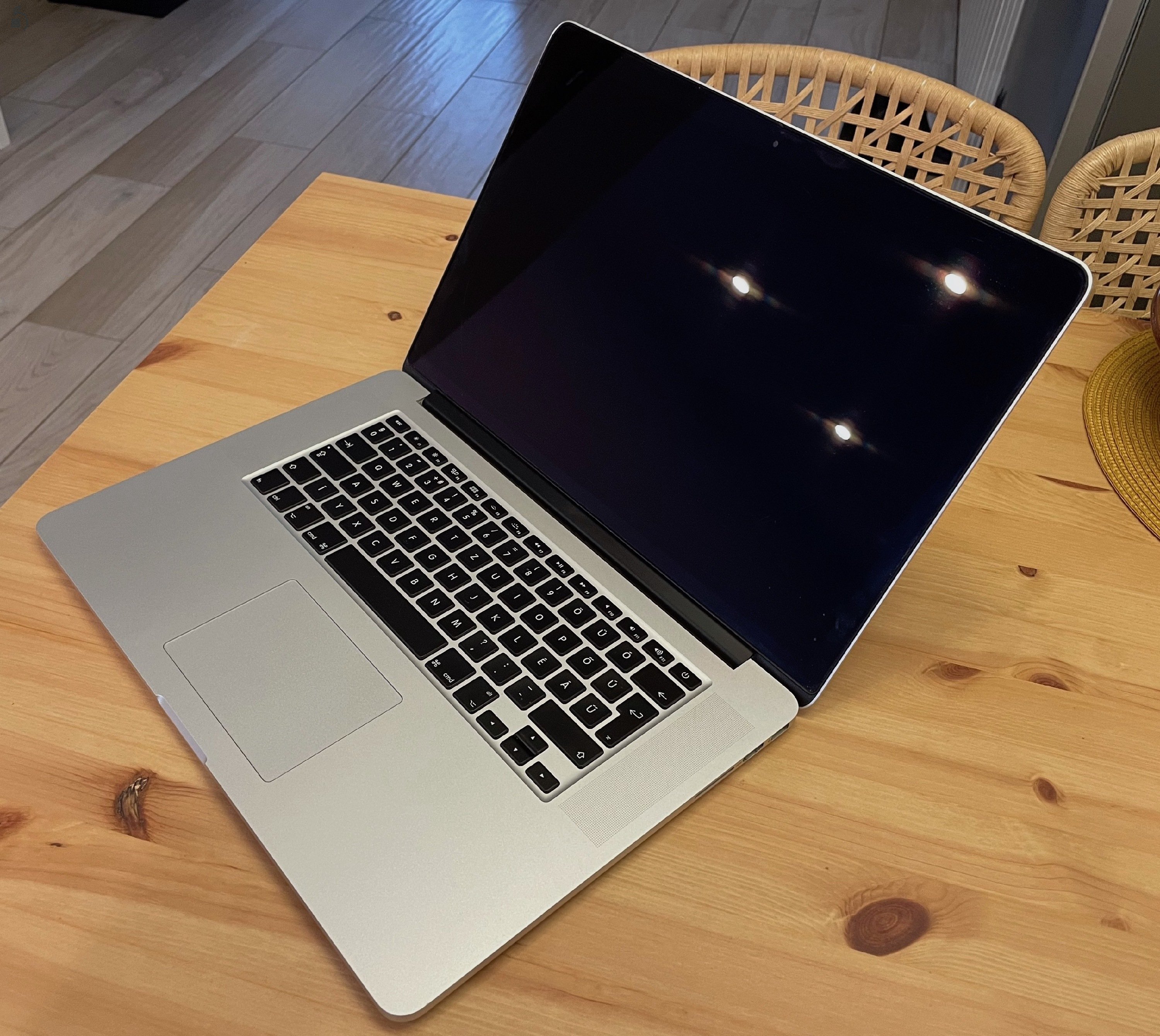 Macbook Pro 2015 i7 2.5 Ghz, 16 Gb RAM, 500 Gb SSD, AMD Radeon R9 M370X 4 Gb, magyar