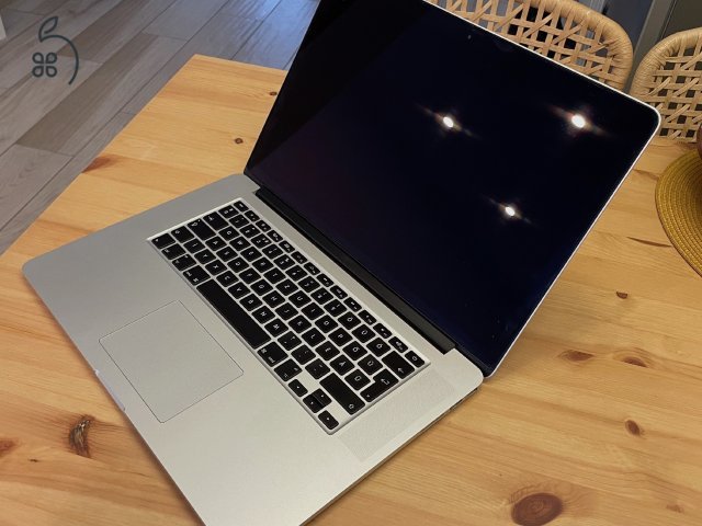 Macbook Pro 2015 i7 2.5 Ghz, 16 Gb RAM, 500 Gb SSD, AMD Radeon R9 M370X 4 Gb, magyar