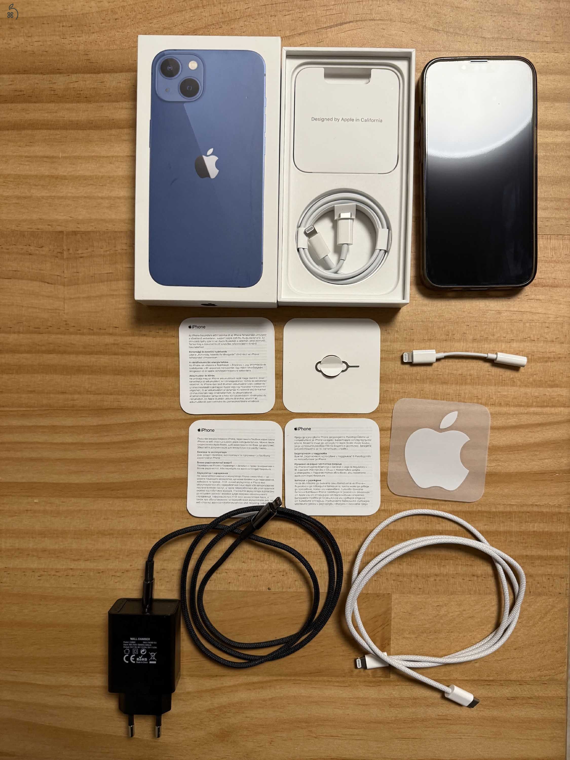 iPhone 13 Kék 128Gb + Magsafe tok + 2in1 töltő és egyebek