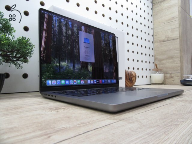 Apple Macbook 14 M1 Pro - 2021 - Használt, szép állapot