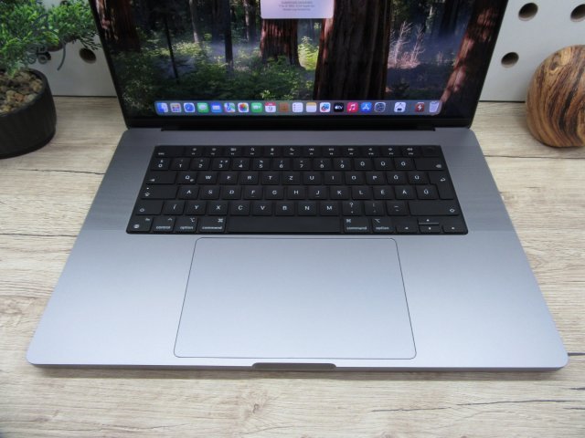 Apple Macbook 16 M1 Pro - 2021 - Használt, karcmentes