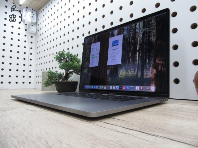 Apple Retina Macbook Pro 16 - 2019 - Használt, megkímélt