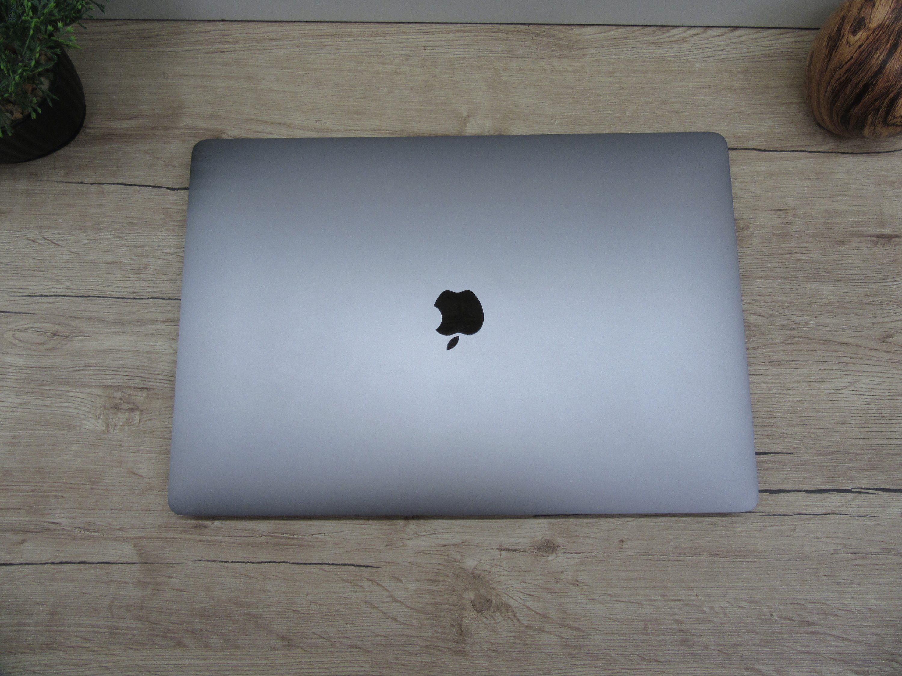 Apple Retina Macbook Pro 16 - 2019 - Használt, megkímélt