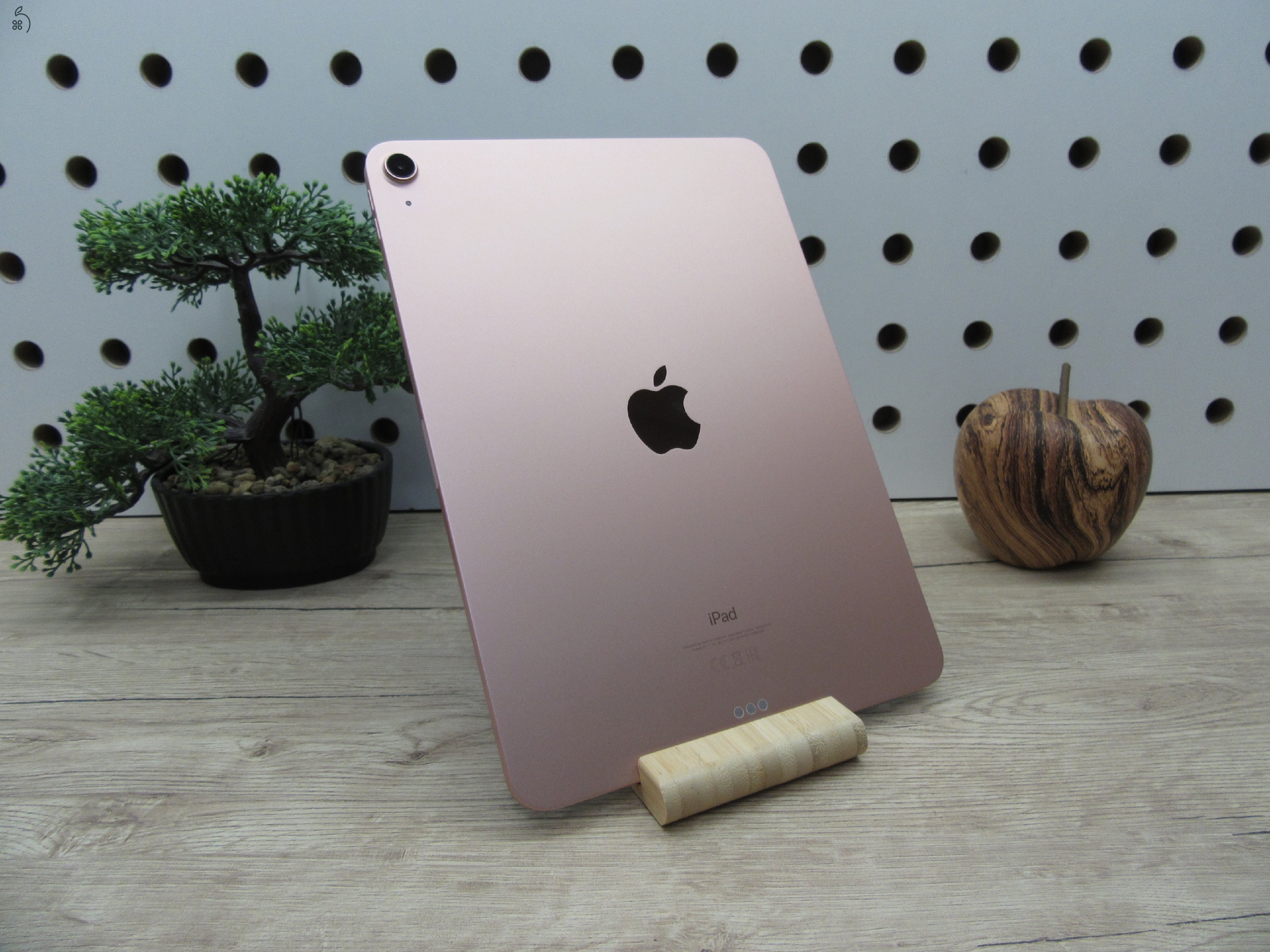 Apple iPad Air 4. Gen. - Használt, karcmentes