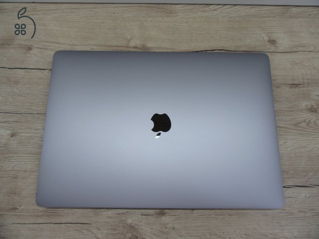 Apple Retina Macbook Pro 16 - 2019 - Használt, megkímélt