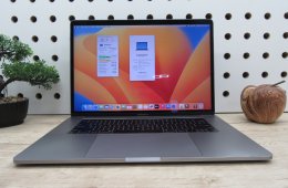 Apple Retina Macbook Pro 15 - 2017 - Használt, megkímélt