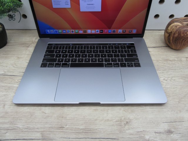 Apple Retina Macbook Pro 15 - 2017 - Használt, megkímélt