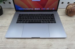 Apple Retina Macbook Pro 15 - 2017 - Használt, megkímélt