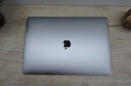 Apple Retina Macbook Pro 15 - 2017 - Használt, megkímélt