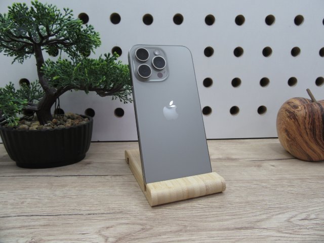 Apple iPhone 15 Pro Max - Natural Titanium - Használt, karcmentes