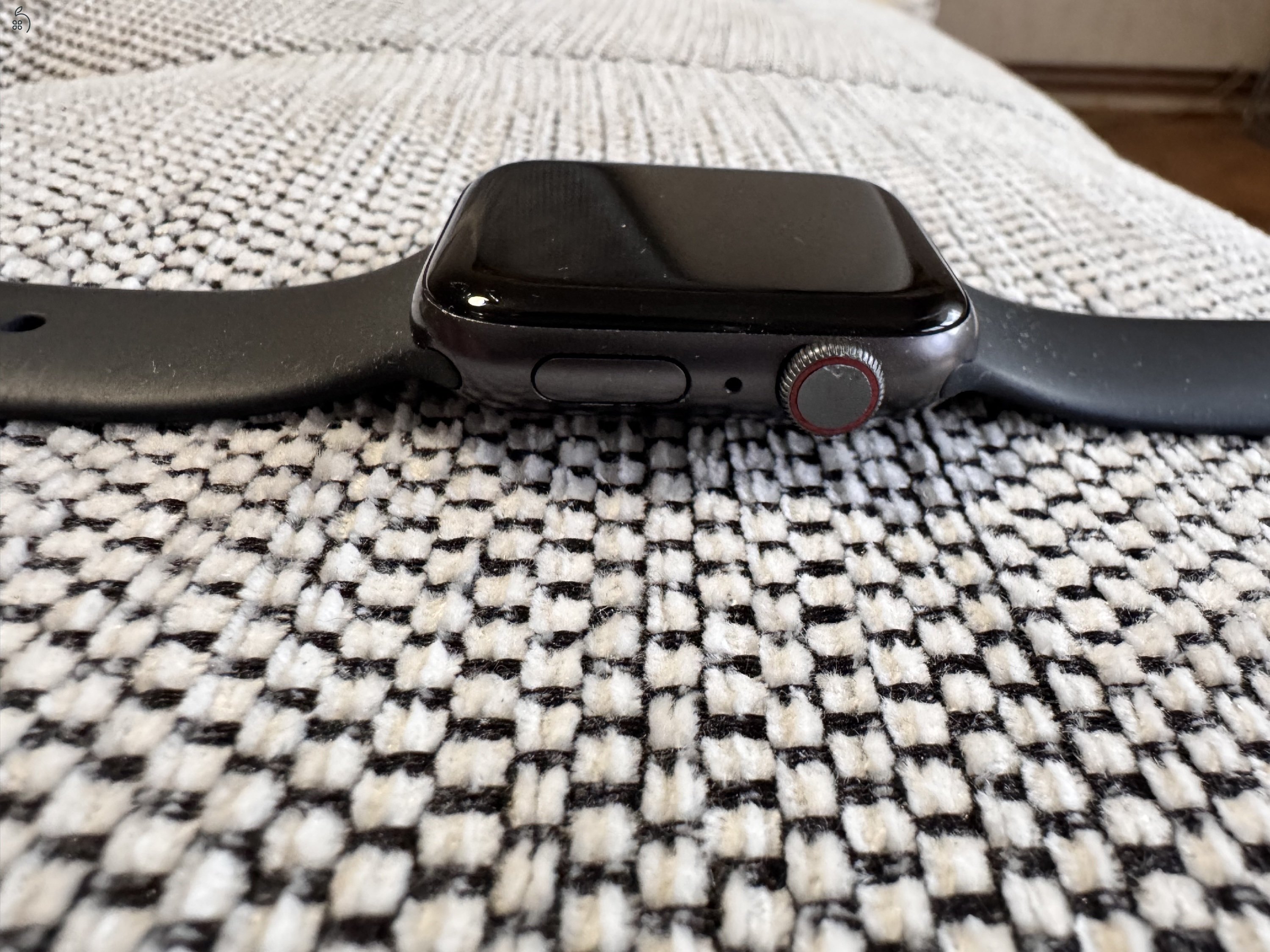 Apple Watch SE 44mm (GPS + Cellular), alumínium