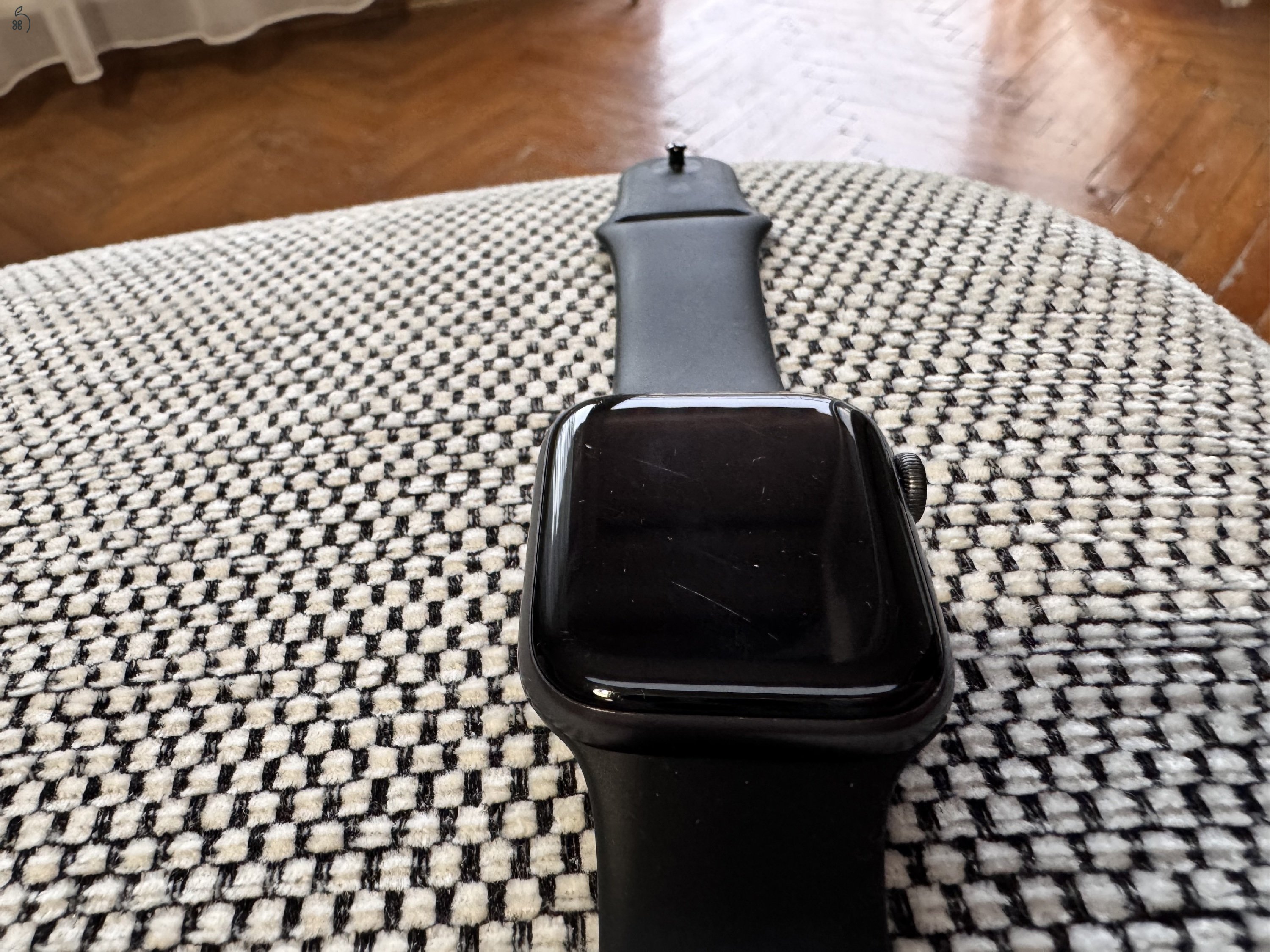 Apple Watch SE 44mm (GPS + Cellular), alumínium